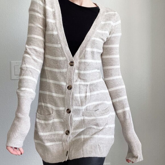 Vintage Abercrombie & Fitch Striped Tan & Ivory V-Neck Dad Cardigan (S) - Picture 2 of 10